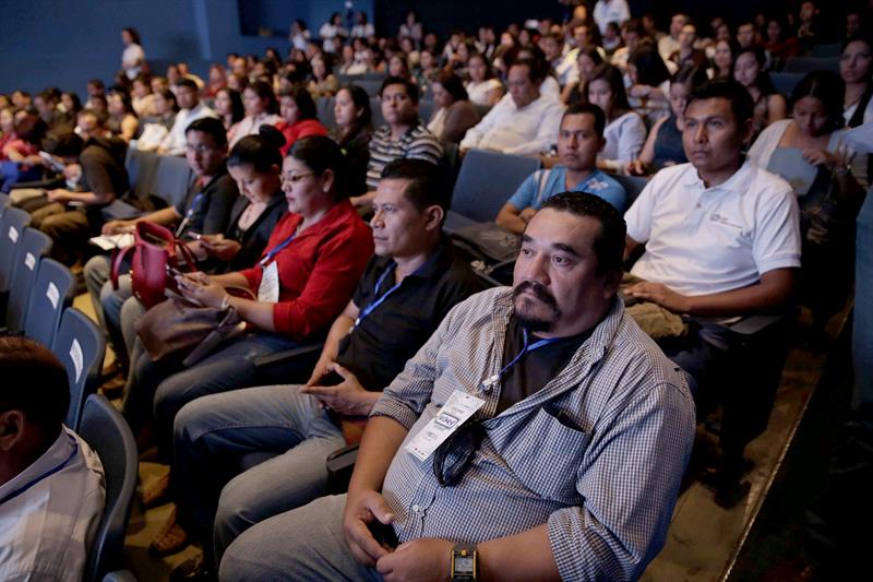  Pakar Chile memanggil orang muda dari El Salvador untuk berinovasi untuk berjaya