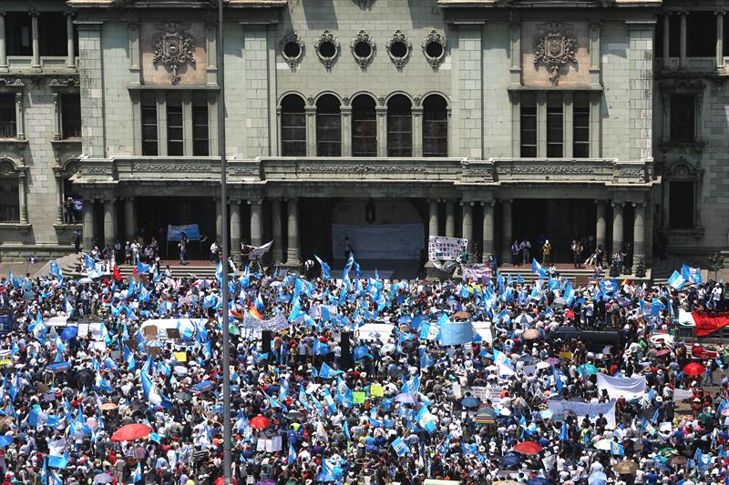  Sektor awam akan meminta protes peletakan jawatan presiden Guatemala