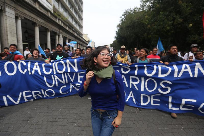  Kumpulan sivil memanggil protes terhadap Kerajaan dan timbalan menteri Guatemala