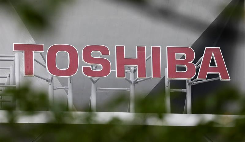  Toshiba jatuh kira-kira 8% pada bursa saham untuk kemungkinan peningkatan modal