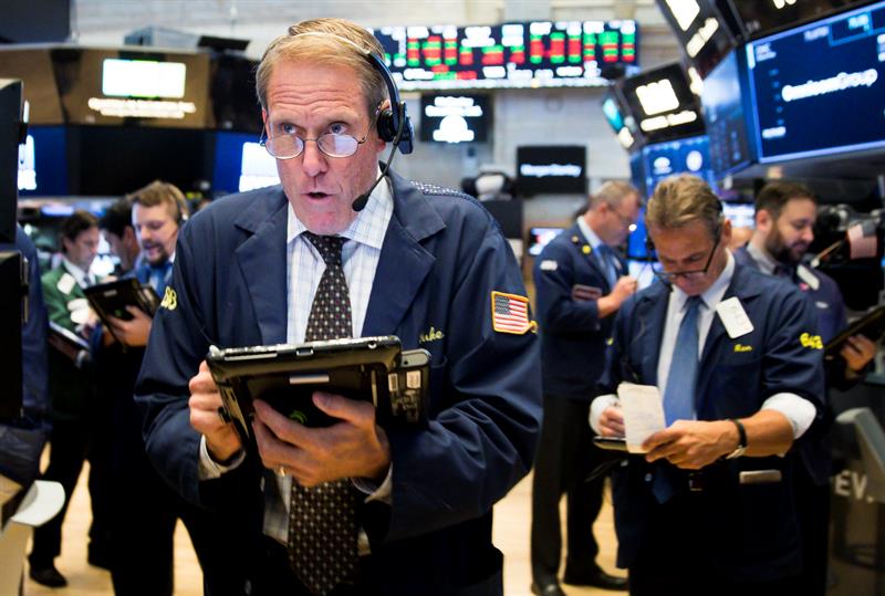  Wall Street dibuka lebih tinggi dan Dow Jones memajukan 0.03%