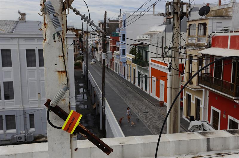  ElÃ©ctrico de P.Rico mengatakan ia membayar tanda tangan kontroversi yang mengangkat rangkaian pulau itu