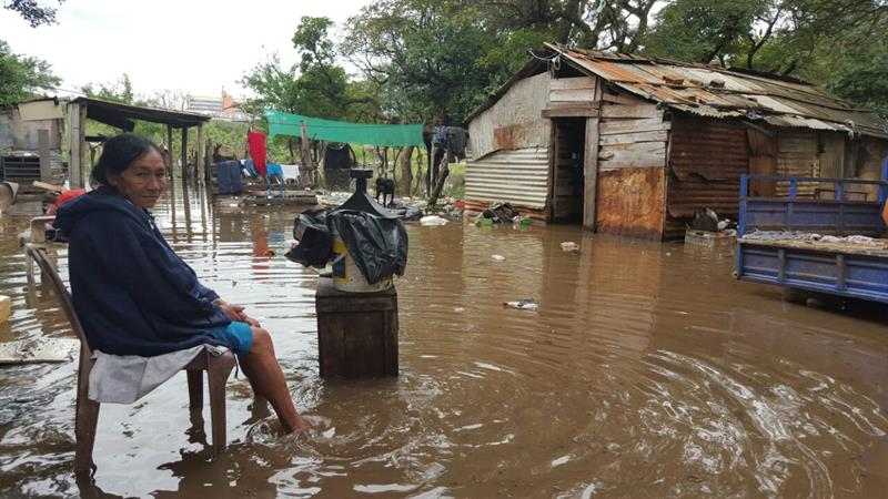  Jiran-jiran kejiranan Asuncion yang rendah hati untuk menyelesaikan masalah banjir