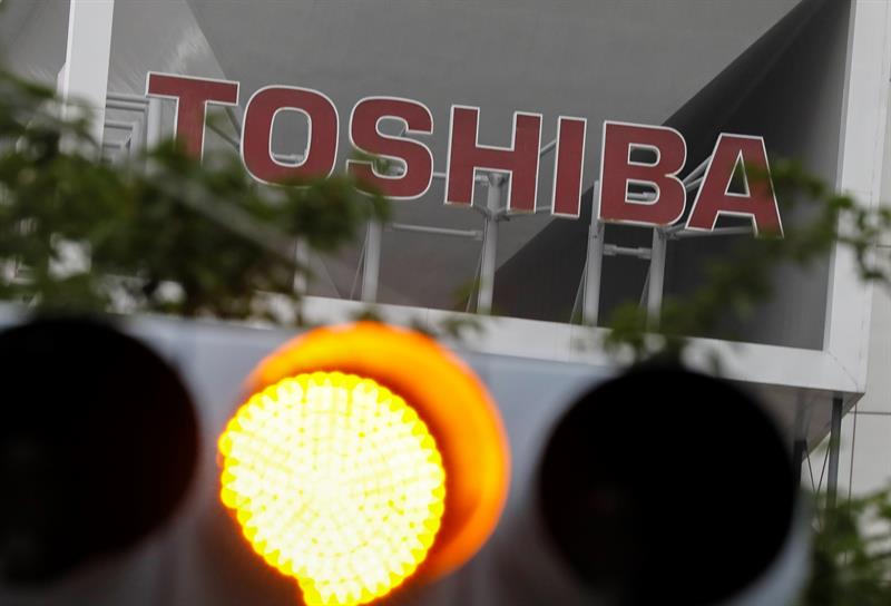  Toshiba jatuh mendadak di pasaran saham selepas mengumumkan peningkatan modal yang besar