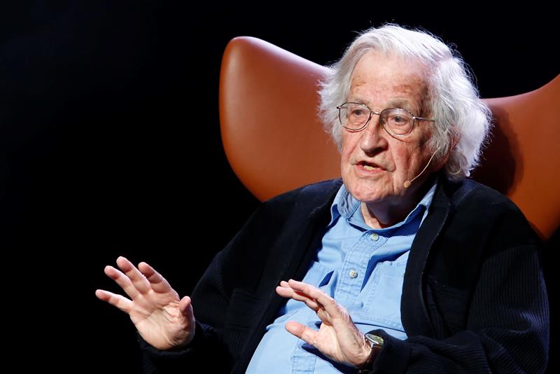  Chomsky menjamin bahawa pada masa ini terdapat ancaman yang lebih besar daripada dalam Perang Dingin